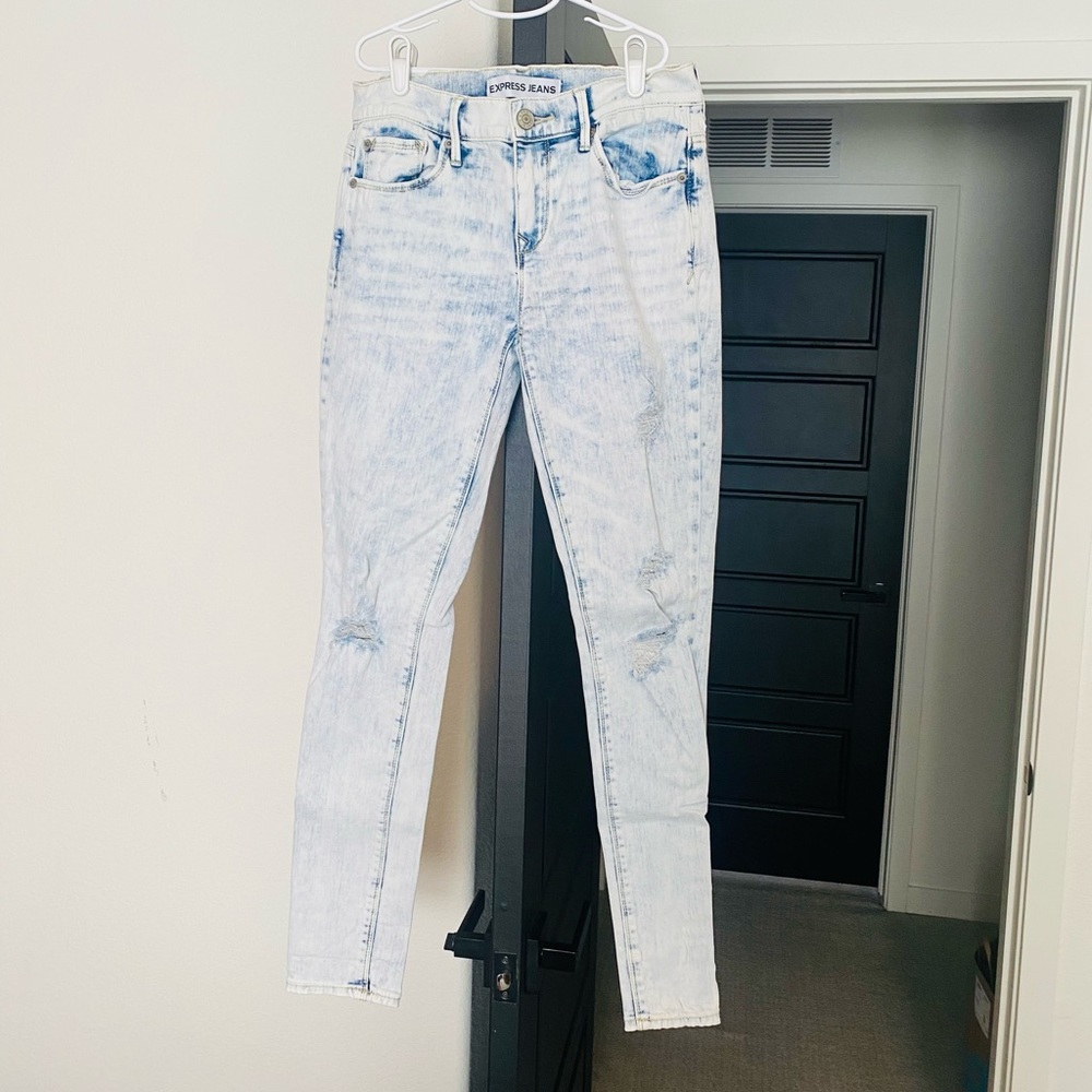 NWOT Express Mid Rise Legging Jeans